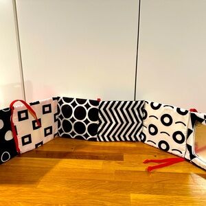 Baby High contrast soft takeaway booklet